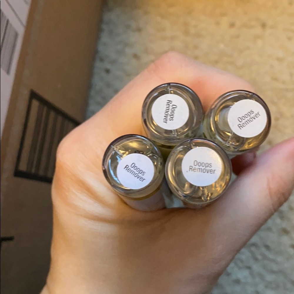 Ooops Remover (4 count)